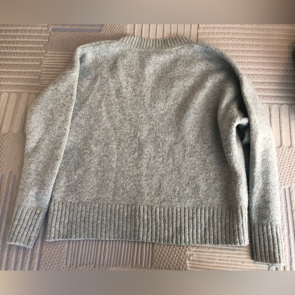 Simons light blue v-neck sweater, size M - Picture 2 of 6